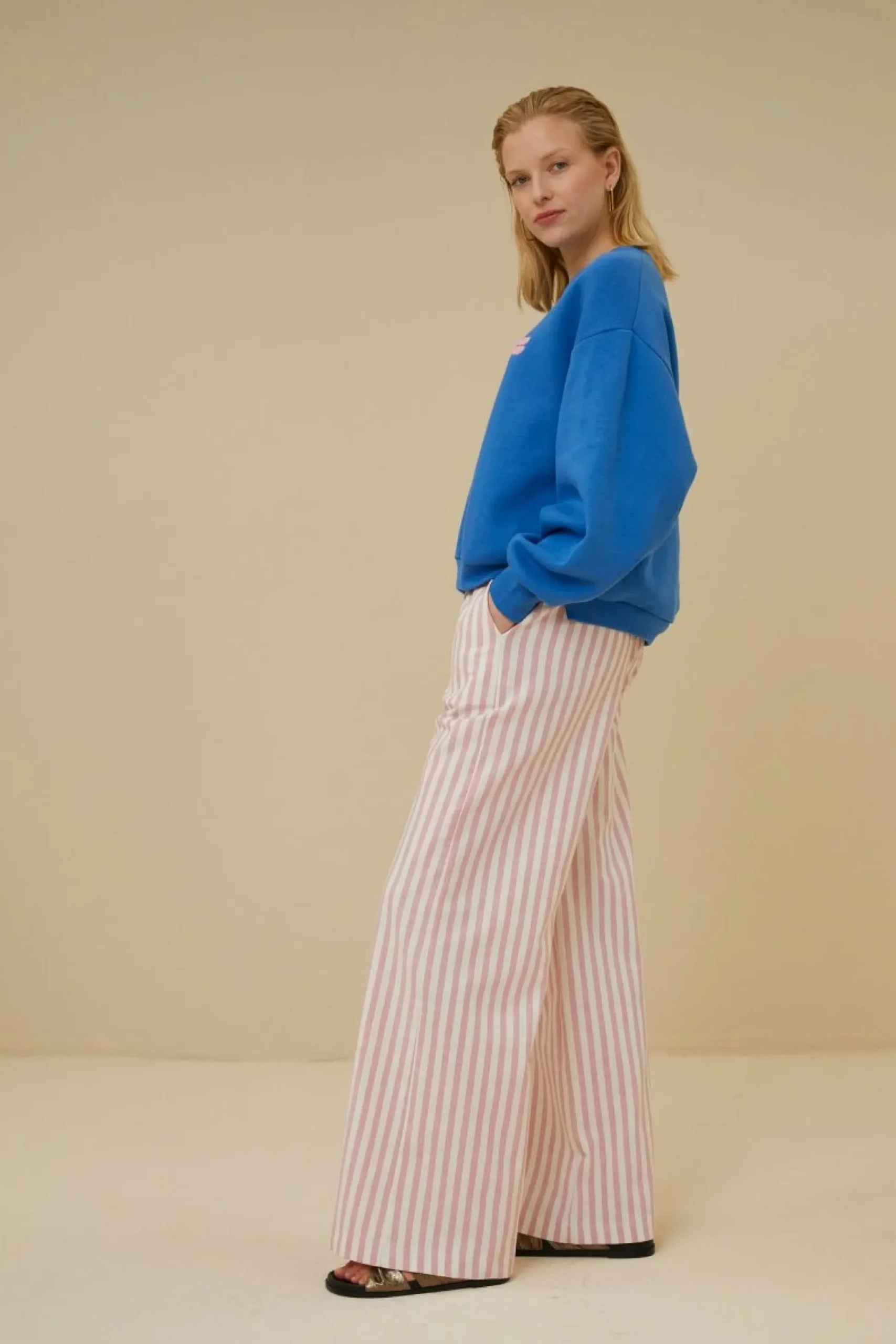 By bar Truien<Bibi Short Logo Sweater