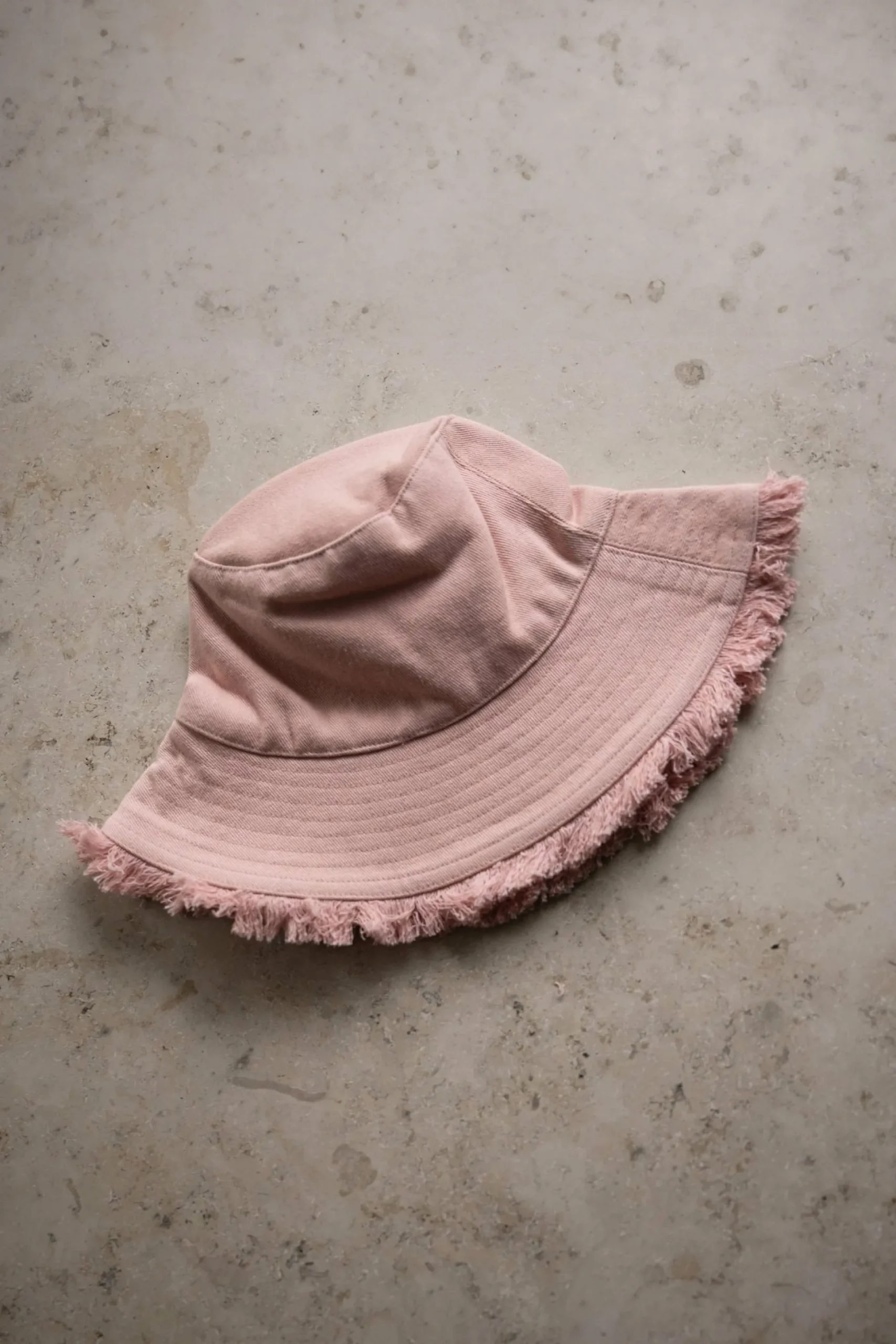 By bar Shawls & Mutsen<Fringed Bucket Hat