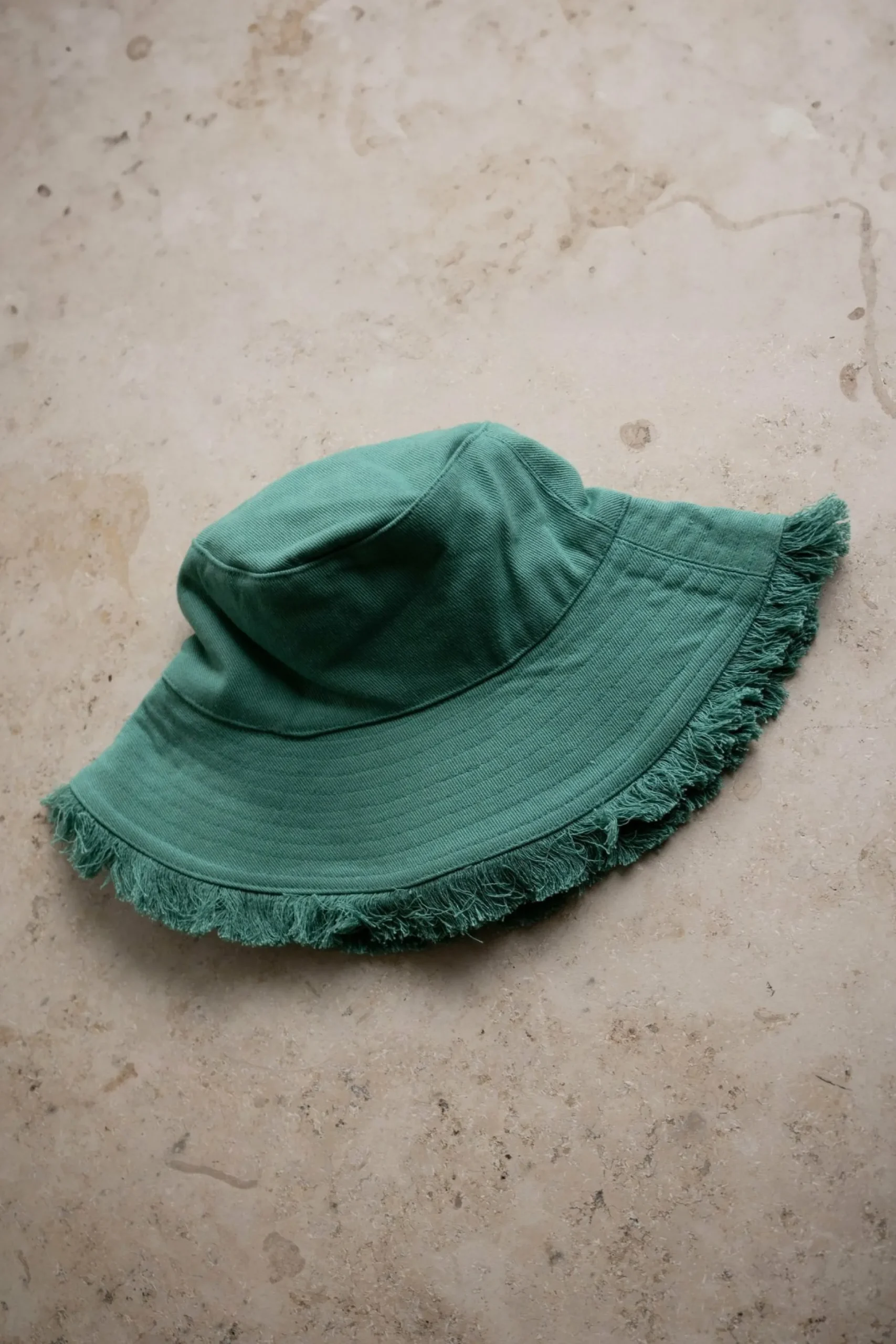 By bar Shawls & Mutsen<Fringed Bucket Hat