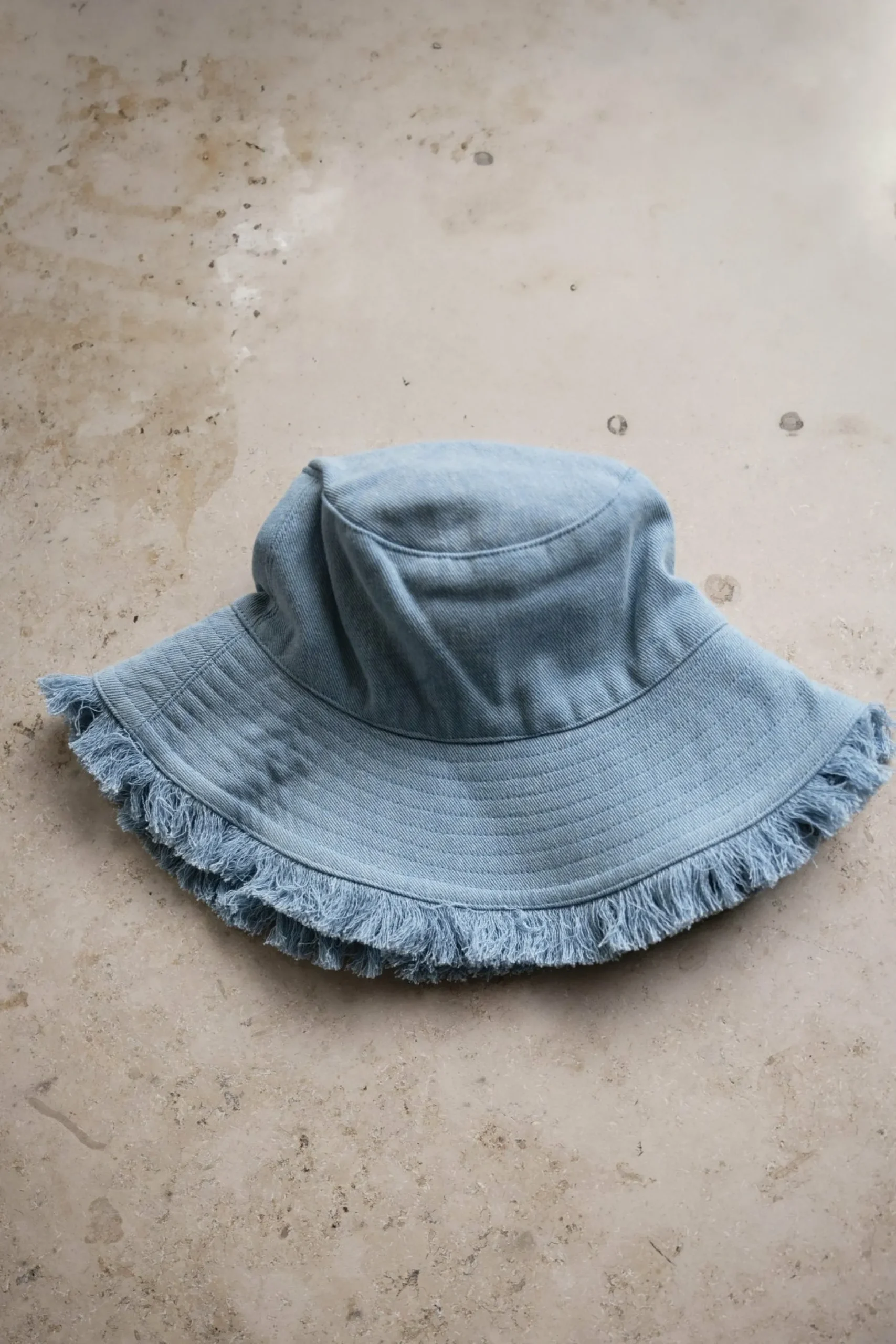 By bar Shawls & Mutsen<Fringed Bucket Hat