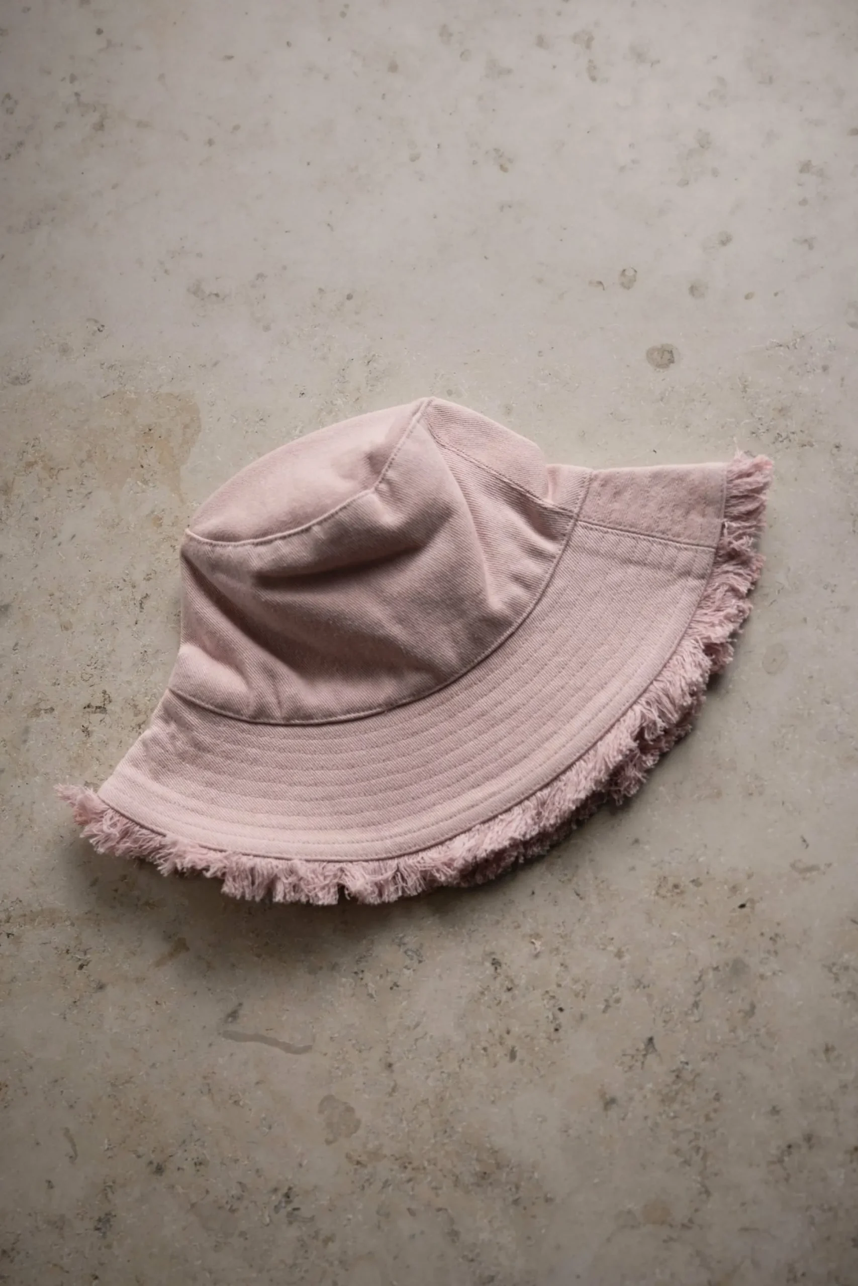 By bar Shawls & Mutsen<Fringed Bucket Hat