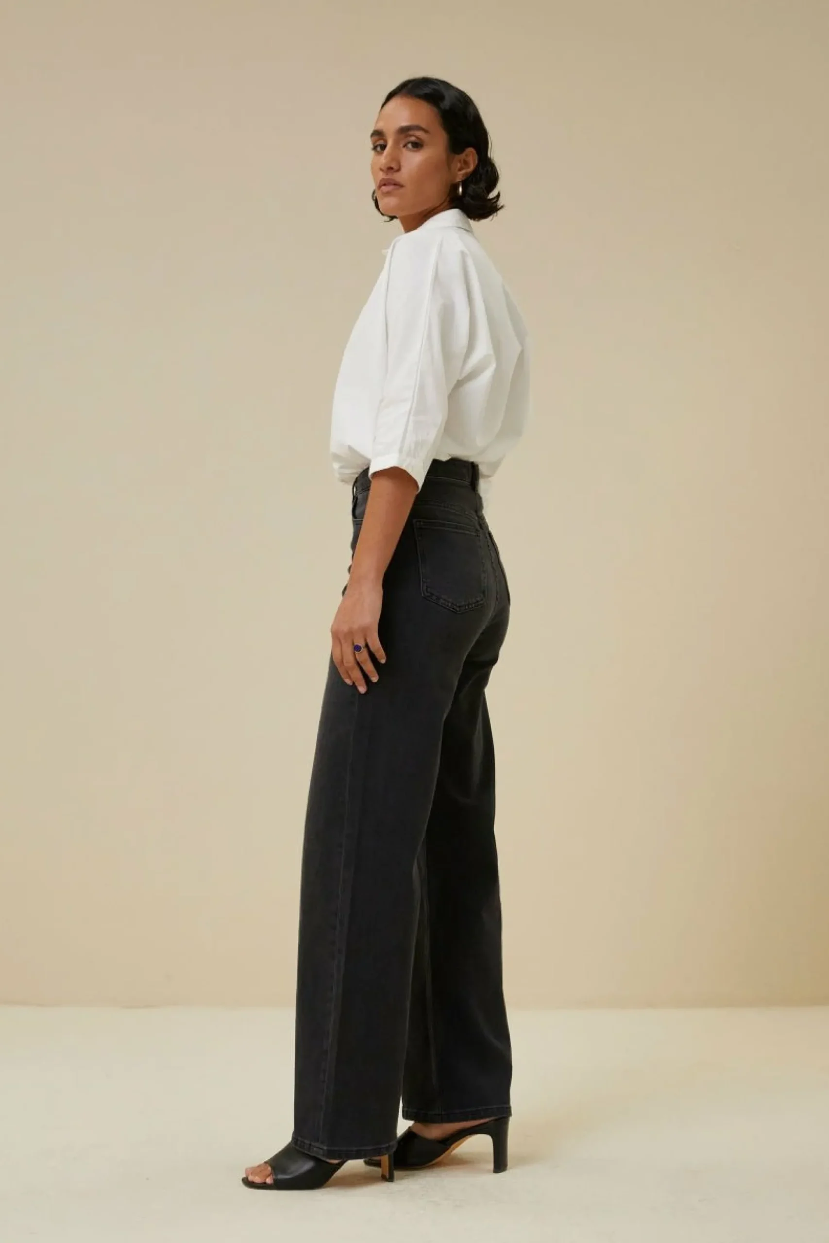 By bar Broeken<Lina Pant