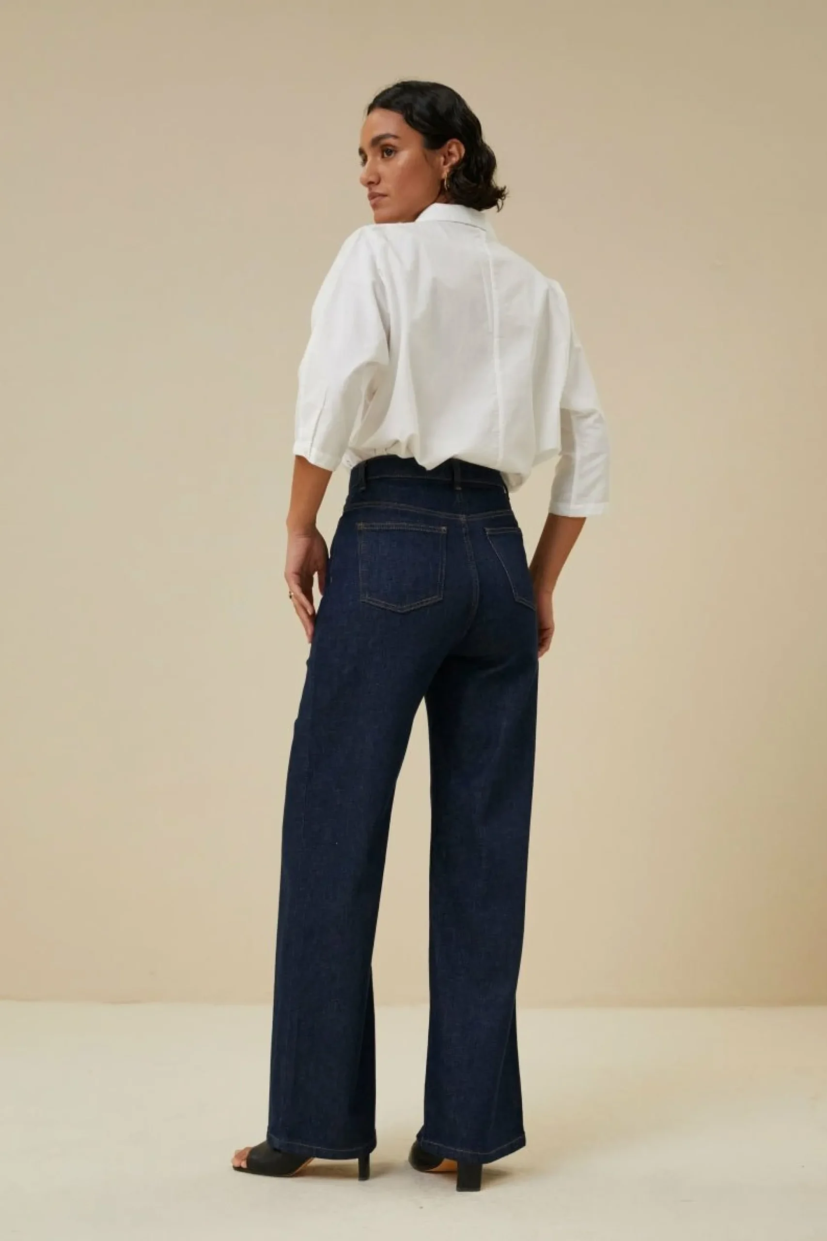 By bar Broeken<Lina Pant