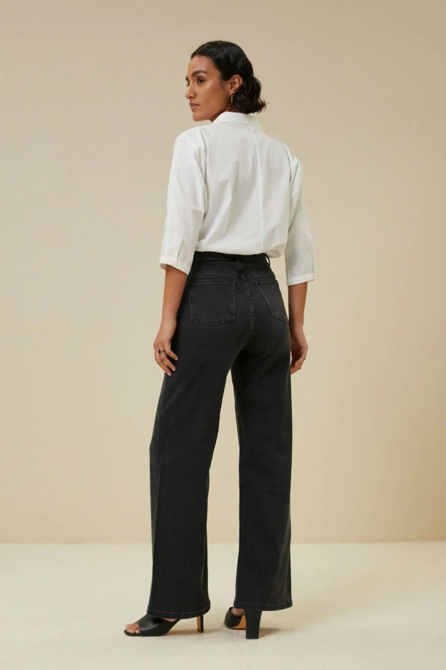 By bar Broeken<Lina Pant