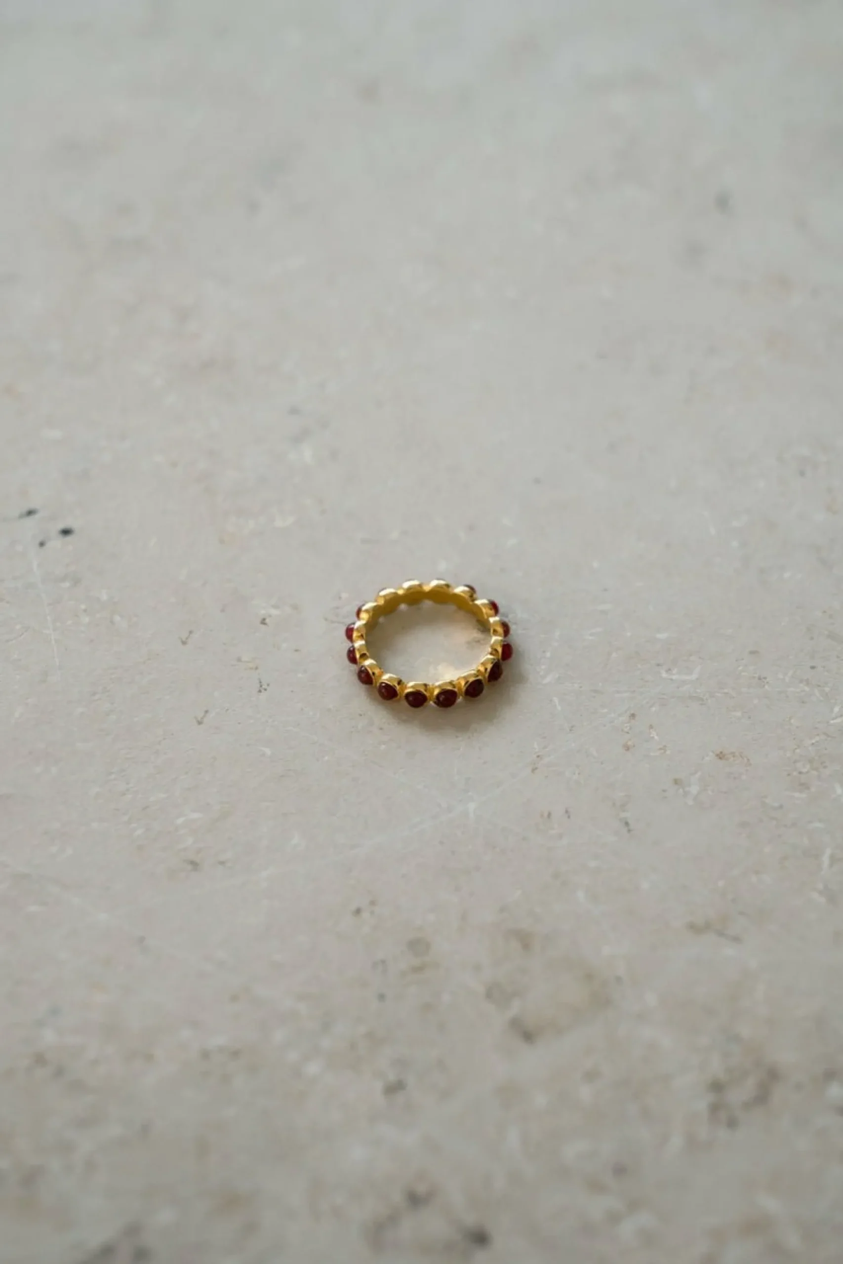 By bar Ringen<Noah Ring